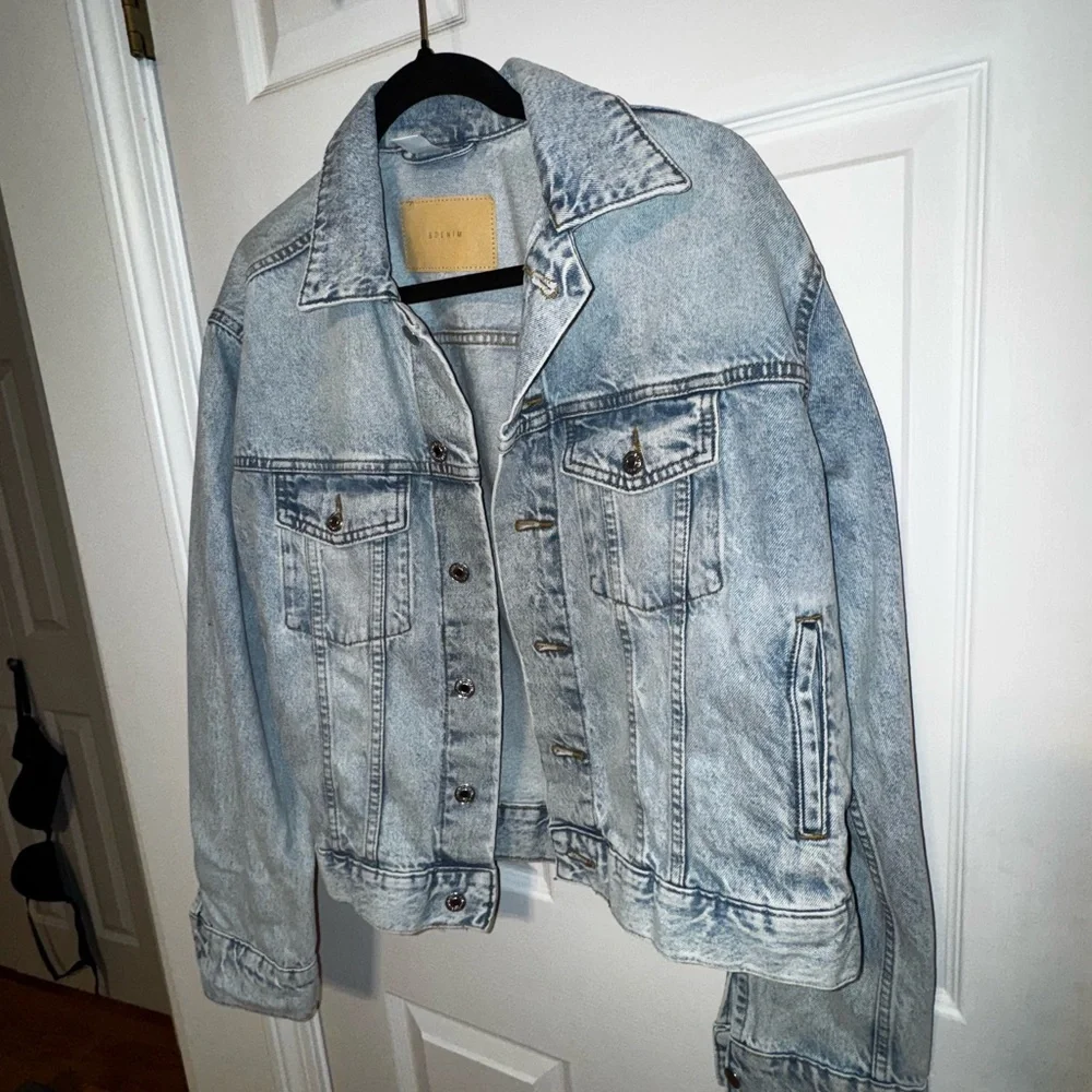 H&M Cropped Jean Jacket - Picture 2 of 4